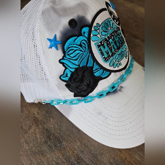 Black and white tie dye trucker hat with hat chain and star studs - Picture 2 of 4